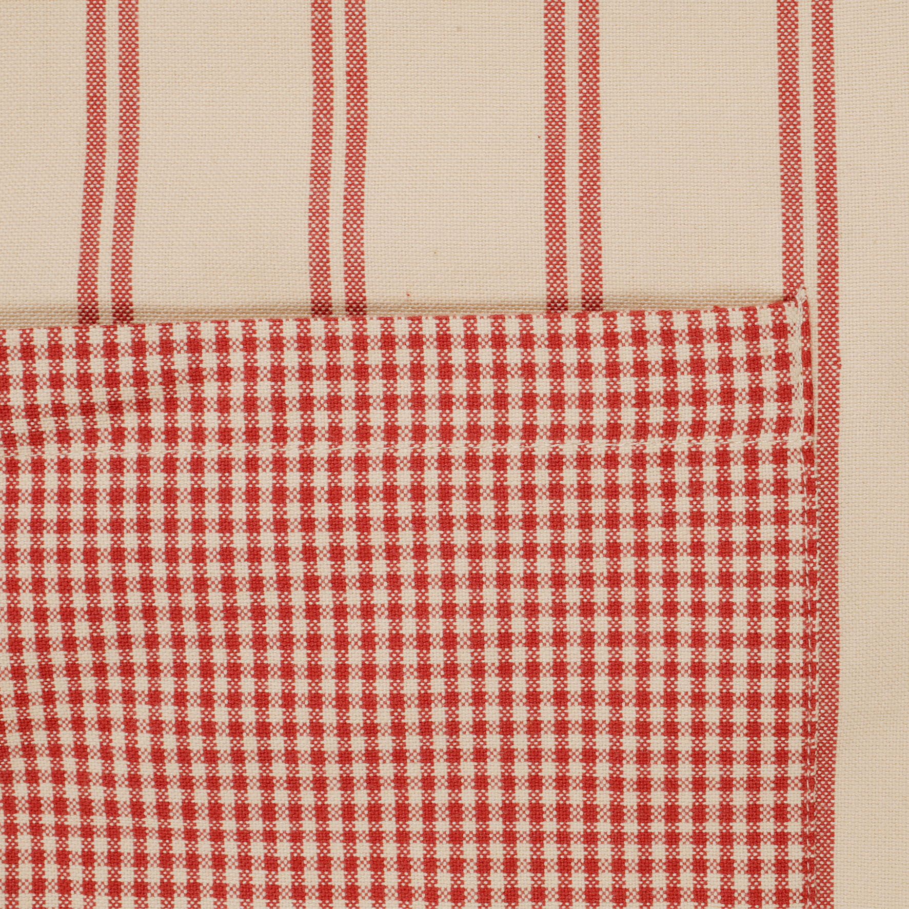 Schuerze-Landhaus-rot-natur-detail-tasche
