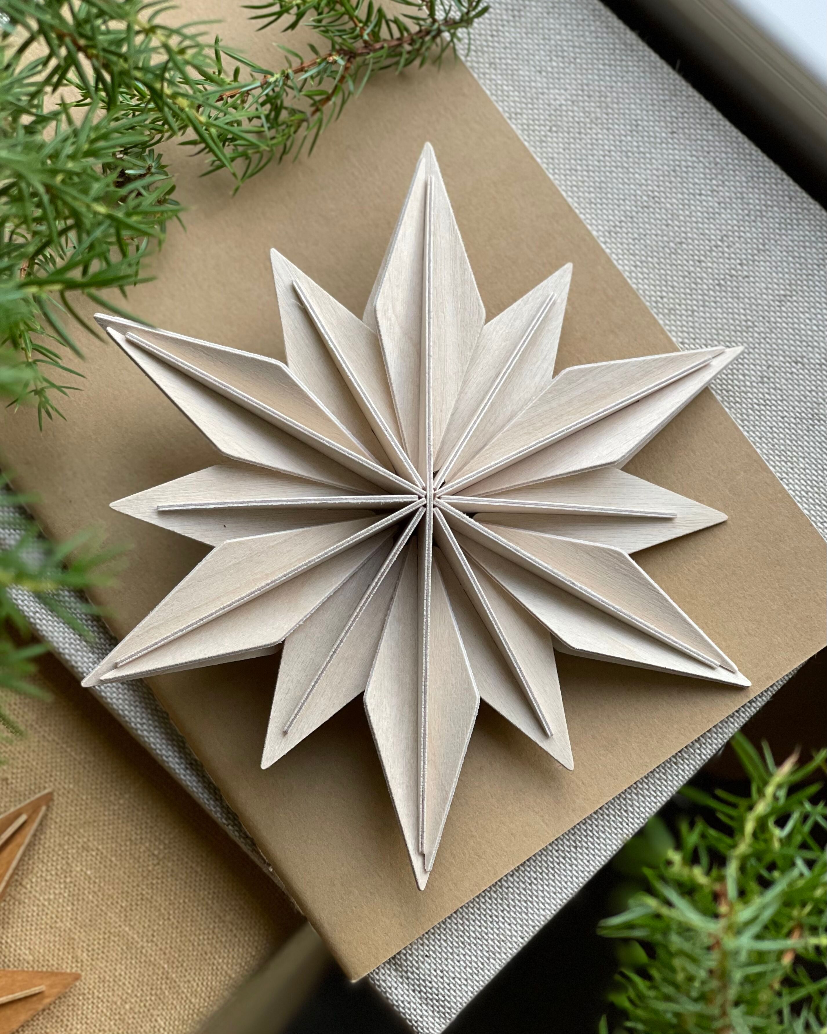 Deko-Stern 10 cm zum Aufhängen am Weihnachtsbaum natur Holz 3 D Postkarte Deko